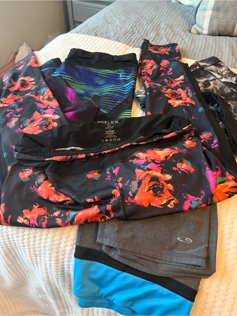 5 pairs of Women’s XL leggings 2 Champion, 1 Avia, 1 Reflex, 1 Danskin.